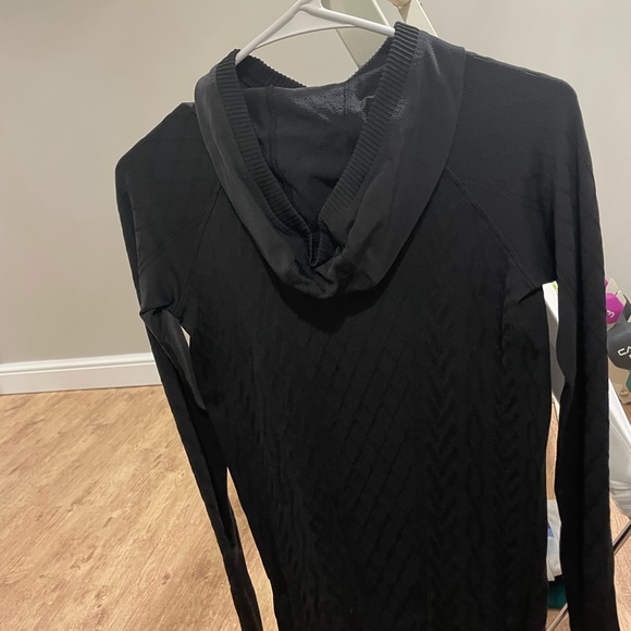Lululemon size 4 pullover - Picture 2 of 2